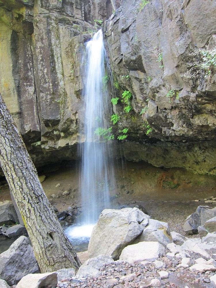 Hedge Creek Falls: The drop, straight on
