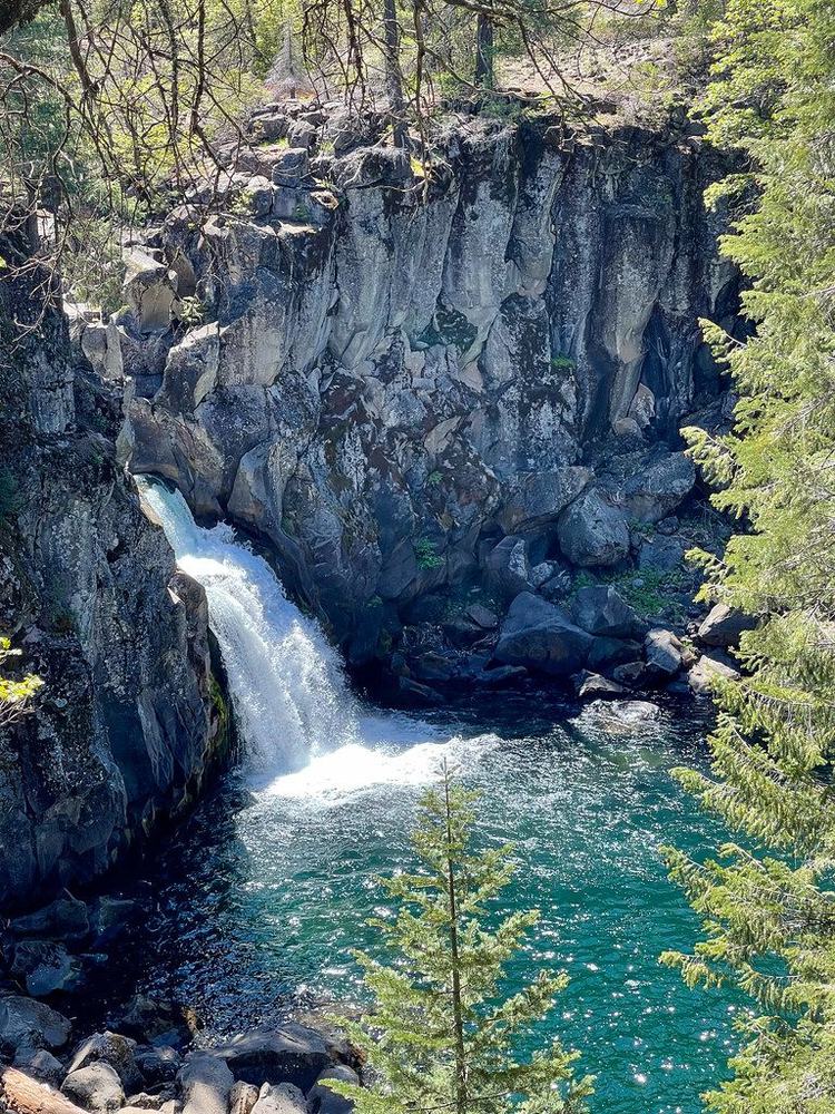 Upper McCloud Falls: Upper Falls from the rim trail