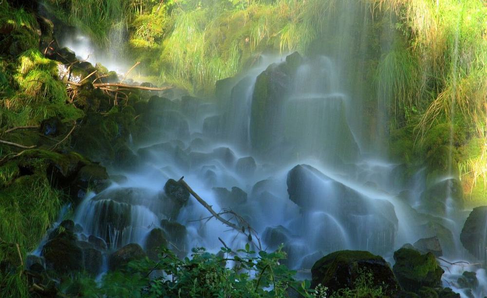 Mossbrae Falls: Close in on the springs