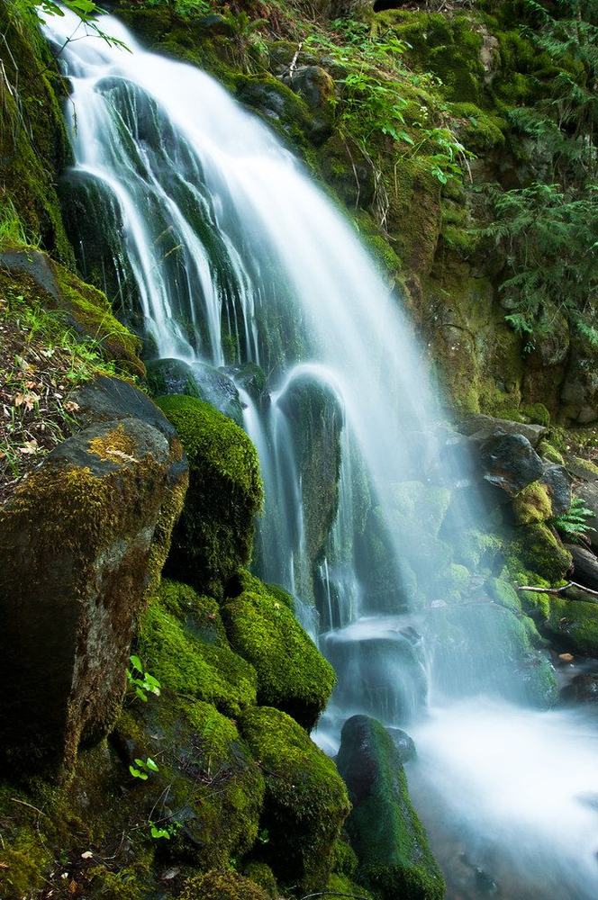 Sweetbriar Falls: The cascade (the only openly licensed photo that exists)