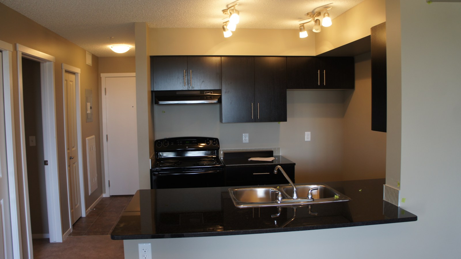 Kitchen with dining bar
